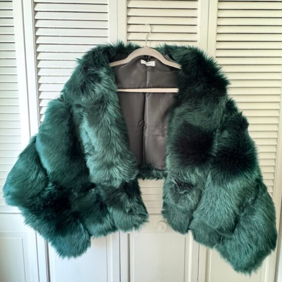 Umren Jackets & Blazers - Women's Luxury Faux Fox Fur Shawl